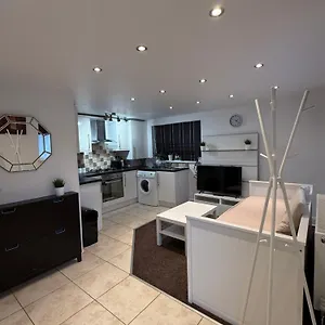  Apartment Cosy Guest Suite, West London United Kingdom